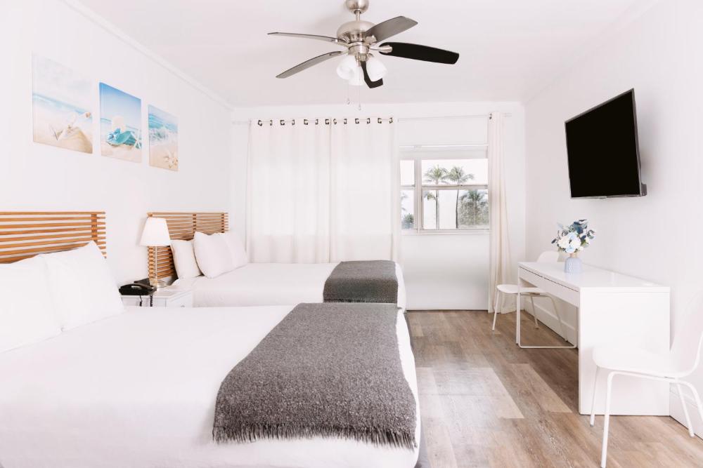 Deluxe Room with Two Double Beds interior