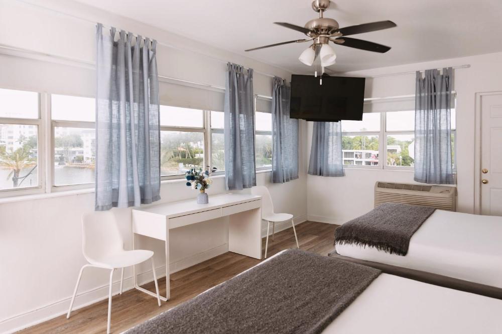 Deluxe Double Room with Balcony interior